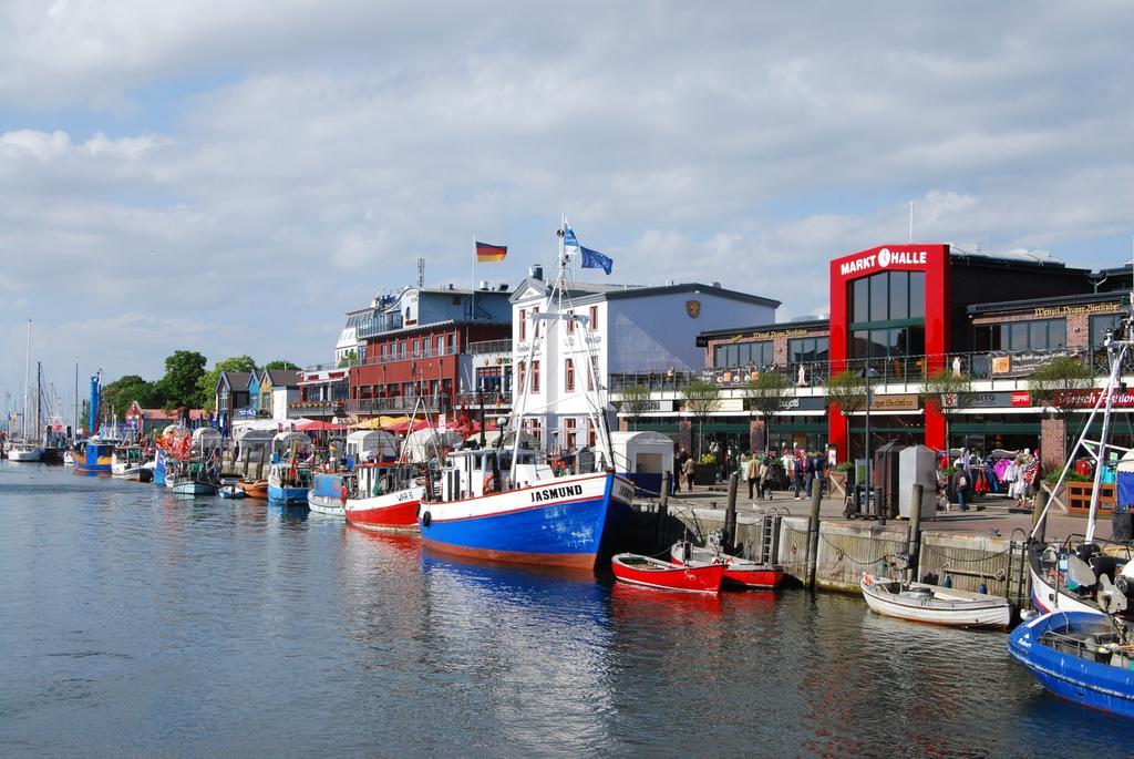 Warnemünde L *